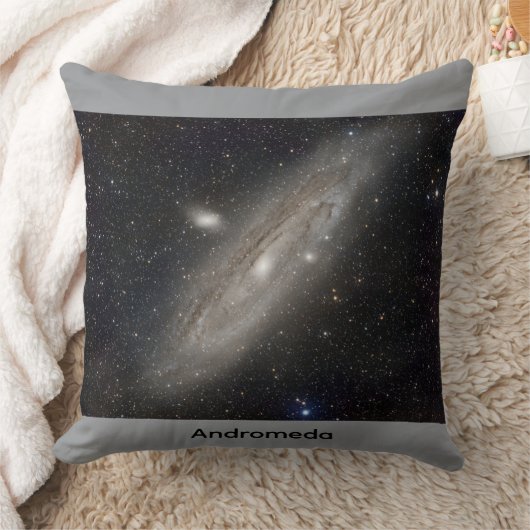 Andromeda Throw Pillow クッション (ブランケット)