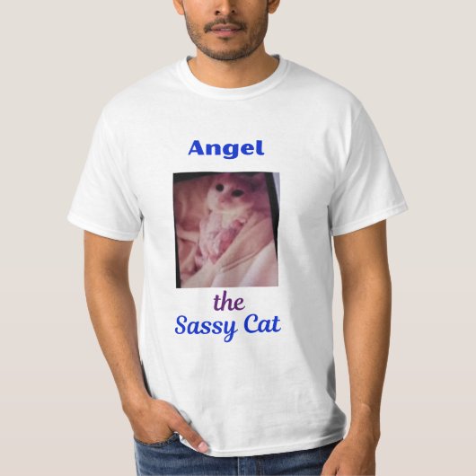 Angel the Sassy Cat T-shirt Tシャツ (正面)