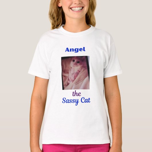 Angel the Sassy Cat T-shirt Tシャツ (正面)