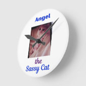 Angel the Sassy Cat Wall Clock ラウンド壁時計 (傾斜)