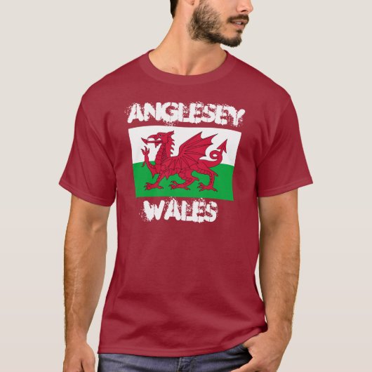 Anglesey、ウェールズの旗が付いているウェールズ Tシャツ (正面)