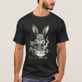 Anime Bunny Rabbit Eating Ramen Japanese Cute Funn Tシャツ (正面)