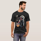 Anime Cat Eating Ramen Japanese Wave Kawaii Neko K Tシャツ (正面フル)