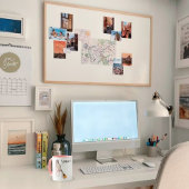 Anime Girl Sitting with gwt & Music Notes – Aesthe マグカップ