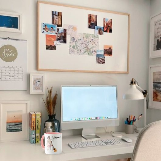 Anime Girl Sitting with gwt & Music Notes – Aesthe マグカップ