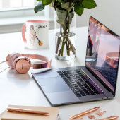 Anime Girl Sitting with gwt & Music Notes – Aesthe マグカップ