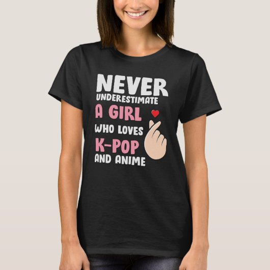 Anime & K-pop Quotes : Never Underestimate a Girl Tシャツ (正面)