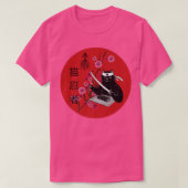 Anime Sushi Cat Japanese Samurai Cat Tシャツ (デザイン正面)