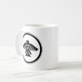 Anishinabekの雷鳥のマグ コーヒーマグカップ (正面左)