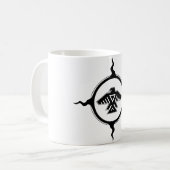 Anishinabek 4の方向マグ コーヒーマグカップ (正面左)