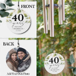 Anniversary 40年のフローラ写真 ウィンドチャイム<br><div class="desc">両面デザイン。フローラ水彩画結婚像年の庭の風のパーソナライズされたチャイム。チャイムシンプルの前モダンに記念エレガント文字。デザインの写真と名前の文字オプションの戻る。簡単するには、単にテンプレートの編集オプションを使用する。</div>