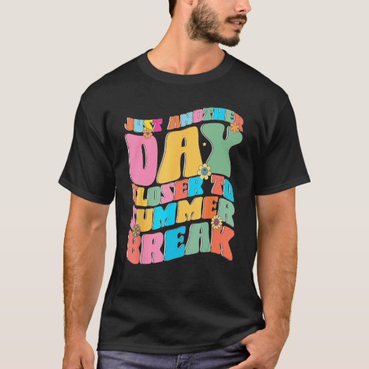 Another Day Closer To Summer Break Funny Teacher S Tシャツ (正面)