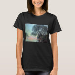 Antibes in the Morning by Claude Monet Tシャツ<br><div class="desc">クロード・モネのAntibes in the Morning (1888)は、フランスのリビエラの木々と海を通してAntibesの景色を見せ素晴らした絵画、ヴィンテージの印象派の芸術シースケープの作品でフランスのす地中海の。アーティストについて：クロード・モネ(1840-1926)は印象派の運動の創始者であフランスのり絵画、その絵画の大部分は「空中に浮かぶ」（野外に浮かぶ）スタイル印象派の風景である。</div>