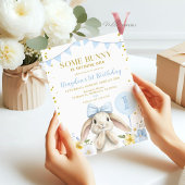 ANY AGEバニーピンクの水色ワイルドフラワー誕生日 招待状