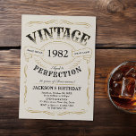 Any Ageヴィンテージウイスキーをテーマにした誕生日招待状 招待状<br><div class="desc">クラシックインスパイアウイスキーレーベルにより、大人の誕生日を迎える年齢に達したベージュブラックと金ゴールドおもしろいヴィンテージ素晴らしは、30歳、40歳、50歳、60歳、70歳、80歳、90歳やその他の年齢の誕生日パーティー、サプライズパーティー、その他の大事な行事!あなたカスタム自身の文字とパーティー情報でそれを。</div>