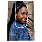 Any Age誕生日トレンディーパーソナライズされた写真中 ミディアムペーパーバッグ (裏面)