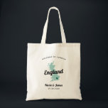 Any Color England Scotland Wales 結婚's Welcome トートバッグ<br><div class="desc">週末結婚の歓迎抱き枕は、イギリスをイメージした結婚あなたの町のゲストのための統一された。このデザインの任意の部分の色を編集したり、ハートを自分の場所に移動したりで結婚きる。色を変更するにはクリック、カスタマイズしてから「デザインツールを使用して編集」を行う。 編集する要素を選択し、ツールを使用して変更を行う。</div>