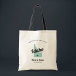 Any Color Idaho Map結婚's Welcomeバッグ, トートバッグ<br><div class="desc">アイダ結婚ホのイメージをフィーチャーし結婚て、町の外のゲストのための週末の歓迎抱き枕。このデザインの任意の部分の色を編集したり、ハートを自分の場所に移動したりで結婚きる。色を変更するにはクリック、カスタマイズしてから「デザインツールを使用して編集」を行う。 編集する要素を選択し、ツールを使用して変更を行う。</div>