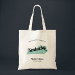 Any Color Kentucky Map結婚's Welcomeバッグ, トートバッグ<br><div class="desc">ケンタッキー結婚のイメージを搭載した郊外のお客様に向け結婚て、週末のウェルカム抱き枕。このデザインの任意の部分の色を編集したり、ハートを自分の場所に移動したりで結婚きる。色を変更するにはクリック、カスタマイズしてから「デザインツールを使用して編集」を行う。 編集する要素を選択し、ツールを使用して変更を行う。</div>