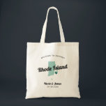 Any Color Rhode Island Map結婚's Welcomeバッグ, トートバッグ<br><div class="desc">ロデ結婚島のイメージを搭載し、町の外のお客さま結婚のための週末のウェルカム抱き枕。このデザインの任意の部分の色を編集したり、ハートを自分の場所に移動したりで結婚きる。色を変更するにはクリック、カスタマイズしてから「デザインツールを使用して編集」を行う。 編集する要素を選択し、ツールを使用して変更を行う。</div>