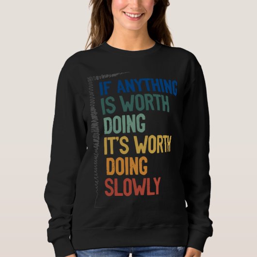 Anything Worth Doing Is Worth Doing Slowly Quote スウェットシャツ (正面)