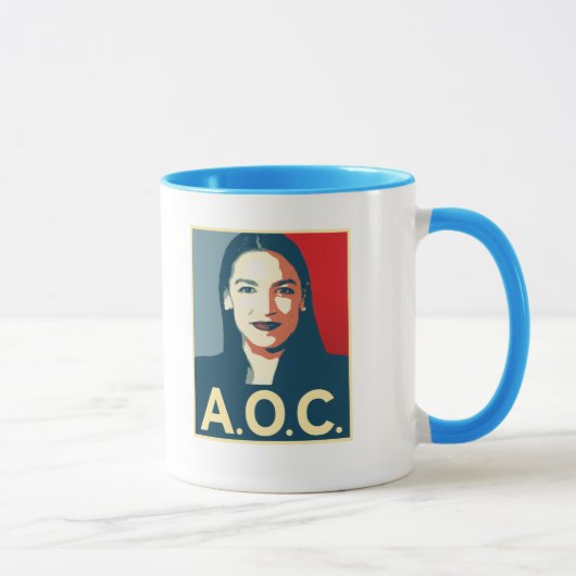 AOCの2024年のプロパガンダ マグカップ (右)