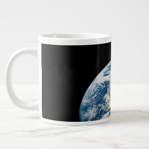 Aollo 8宇宙船から取り出された地球。 ジャンボコーヒーマグカップ