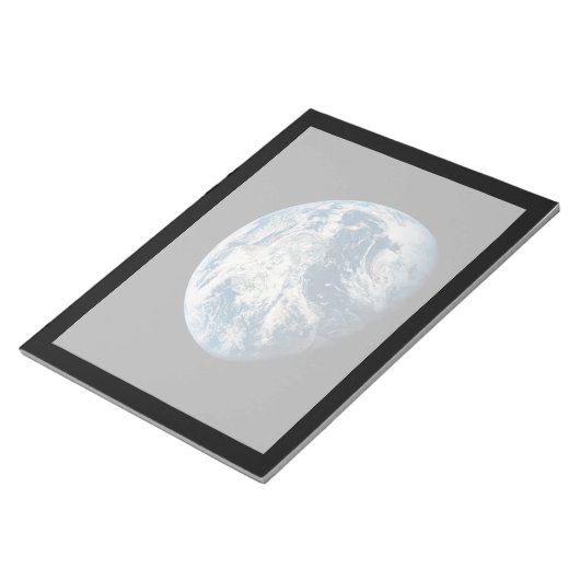 Aollo 8宇宙船から取り出された地球。 ノートパッド (アングル)