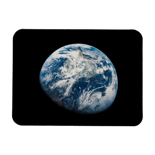 Aollo 8宇宙船から取り出された地球。 マグネット (横)