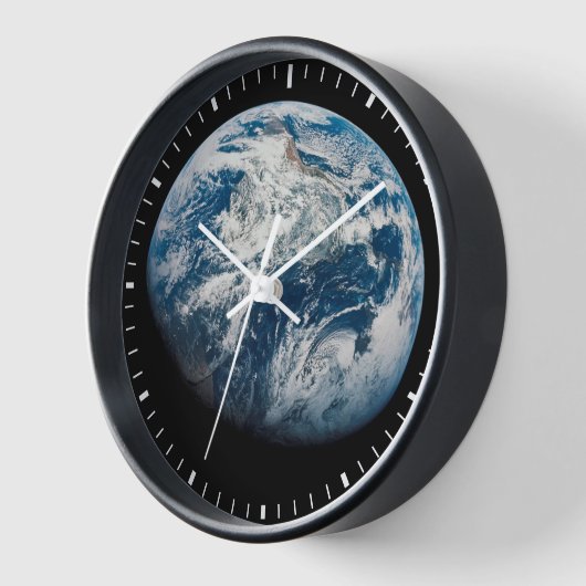 Aollo 8宇宙船から取り出された地球。 壁時計 (傾斜)