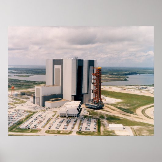 Apollo 11 Leaving the Vehicle Assembly Building ポスター (正面)