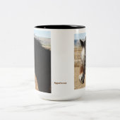 Appaloosaによって斑点を付けられる馬 ツートーンマグカップ (中央)