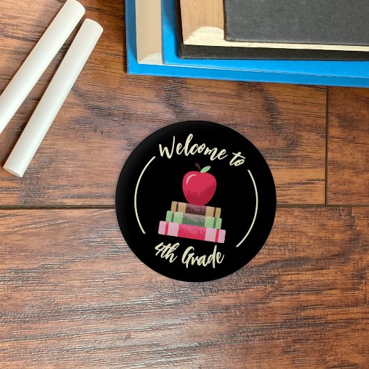AppleとBooks Chalkboardバックツースクールボタン 缶バッジ