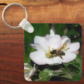 Apple Blossom & Bee マクロフォト | キーチェーン (正面)