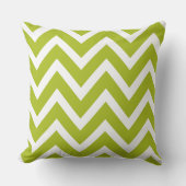 Apple GreenモダンとWhite Chevronのストライプ クッション (正面)