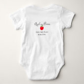 Apple in bloom baby shower red apple name date  ベビーボディスーツ (裏面)