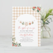 Apple of Our Eye Fall Gingham Baby Shower 招待状 (スタンド正面)