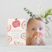 Apple of our Eye Pink Girl 1st Birthday Photo 招待状 (スタンド正面)