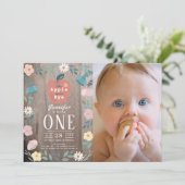 Apple of our Eye Wood Girl Photo 1st Birthday 招待状 (スタンド正面)