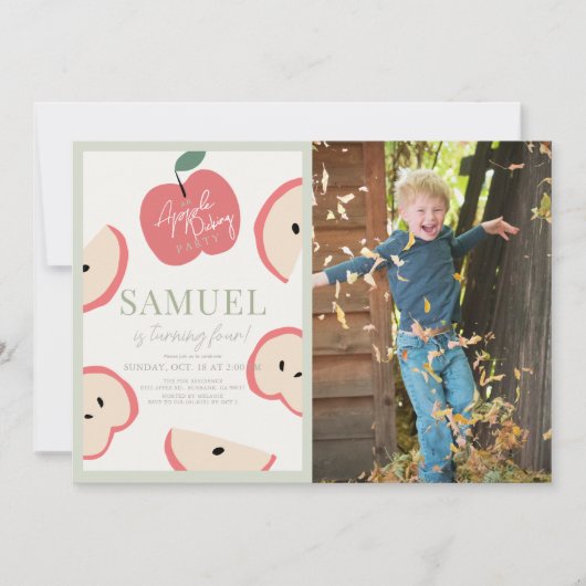 Apple Pickingパーティーグリーンボーイ誕生日写真 招待状 (正面)