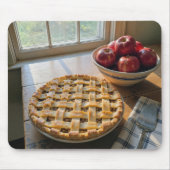 Apple Pie By a Sunny Farmhouse Window マウスパッド (正面)