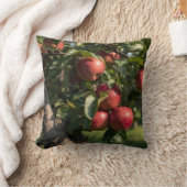 Apple Tree Themed Throw Pillow クッション (ブランケット)