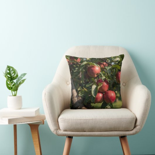 Apple Tree Themed Throw Pillow クッション (椅子)