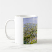 Apple Trees in開花(by Claude Monet) コーヒーマグカップ (左)