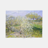 Apple Trees in開花(by Claude Monet) フリースブランケット (正面(横))