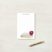 Apple with Book and Pencil先生名4 x 6 ポストイット (デスク上)