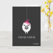  Aqeeqa Mubarak - 女の子のための可愛い羊 カード (黄色い花)