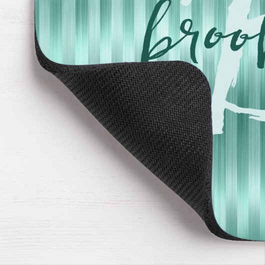 Aqua Brushed Metal Stripes Script Monogram マウスパッド (コーナー)