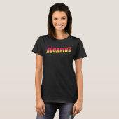 Aquarius u2013赤と黄色の〔占星術の〕十二宮図標識ヴィンテージディ tシャツ (正面フル)