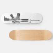 AR-15ライフル銃の火器の素晴らしい実質のX線のイメージ スケートボード (横)